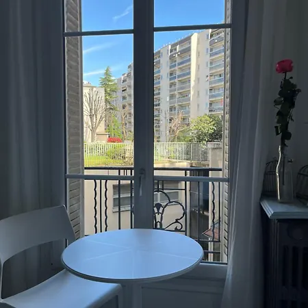 Joli Pres De Montmartre * Paris